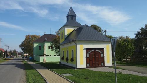 2015 Oprava zbrojnice a kaple Rakůvka (1)